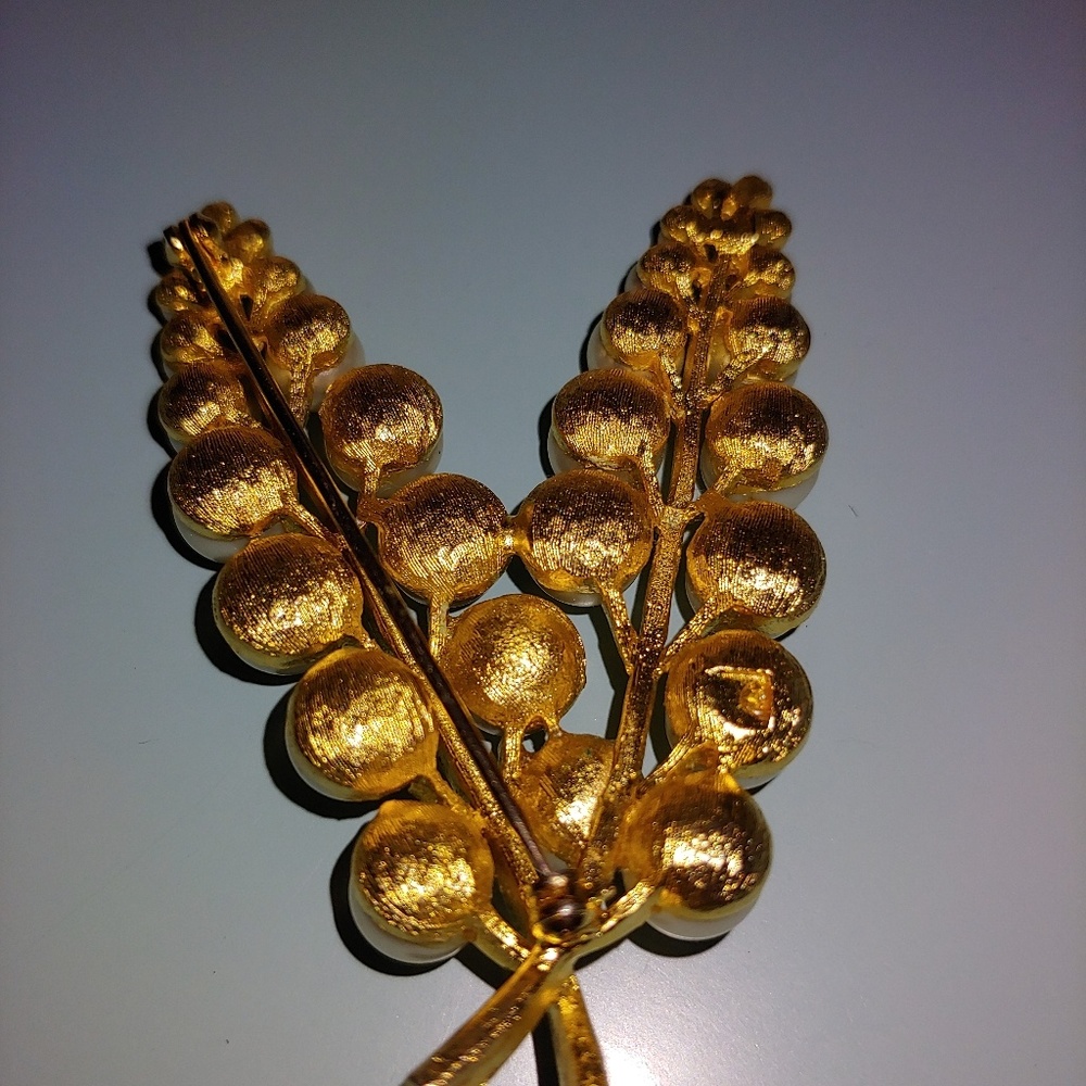 Vintage costume pearl leaf brooch - Picture 6 of 7